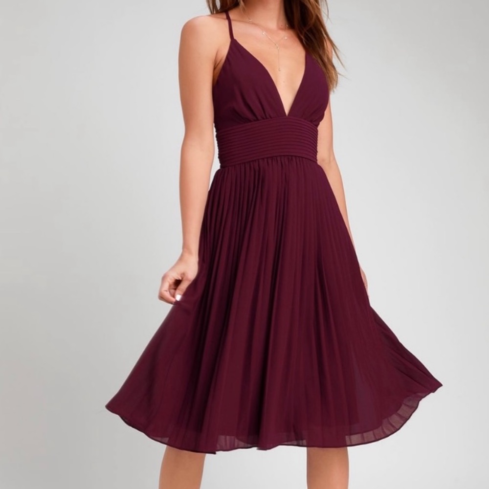 Lulu’s Love Me To The Moon Pleated Midi Dress